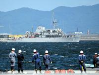Minesweeper of U.S. Navy docks at Hokkaido port amid protests