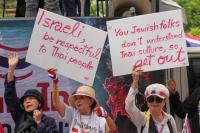 Hundreds rally at Israeli embassy to demand foreigners respect Thai laws