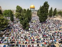 Tens of thousands of Palestinians perform Friday prayers at Al-Aqsa Mosque despite restrictions