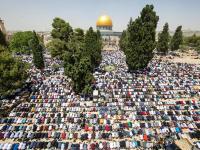 Tens of thousands of Palestinians perform friday prayers at Al-Aqsa Mosque