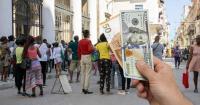 How much is the dollar worth in Cuba today? This is how the informal currency market starts the day
