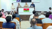 PM urges fact-based discourse in meeting with media, civil society figures