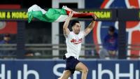 Palestinian Flag-Waving Man Tackled and Restrained by Security At Yankee Stadium
