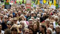 Thousands join Amsterdam climate march ahead of budget day