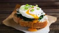 Make Restaurant-Worthy Poached Eggs With This Spanish-Style Addition