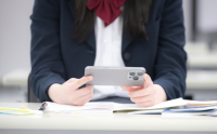 Government satisfied with first year of school smartphone ban