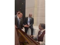 Malaysian PM Anwar Ibrahim sings Kishore Kumar song at Delhi hotel