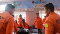 Indonesia rescuers search for 140 people after ferry sinks