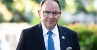 Wisconsin GOP governor candidate swims to safety after plane lands in lake