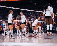 No. 9 Texas volleyball defeats No. 6 Wisconsin, Vanderbilt makes history