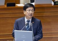 Education Minister Vows to Take Responsibility for College Application System Failure