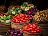 Higher Food Prices Drive CPI Higher, Inflation Outlook Faces Weather, Energy Risks: Economists