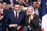 French poll shows Le Pen to lead in presidential vote