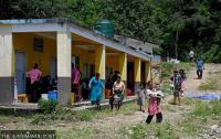 Flood survivors face water shortages, disease risk in crowded holding centres