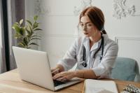 How Healthcare Professionals Can Move Into Leadership Roles