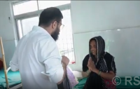 Minister Pokharel meets Babita Paswan in Gajendra Narayan Hospital
