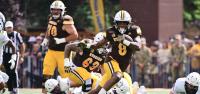 Wyoming scores 14 unanswered points in dominant fourth quarter