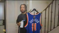 New York Knicks’ Jalen Brunson Steams His Jersey in Emmys Opening With Super Fan Mariska Hargitay