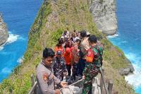Australian woman dies after falling from cliff at Bali’s Kelingking Beach