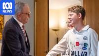 500km walk pays off for 12-year-old determined to meet the PM