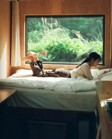 Travelers Trade Sightseeing for Books as Reading Retreats Spread
