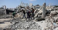 Three Palestinians die in new Israeli attacks in Gaza despite the ceasefire.