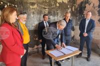 Culture Minister, Contractor Sign Contract for Repair of Burnt Roof of National School of Applied Arts in Tryavna