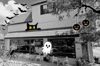 Cedar Rapids’ Czech Town Station is Going All Out With Halloween Decor