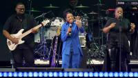 Gladys Knight’s son claims her husband is pushing her to perform despite health concerns