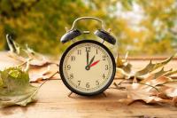 Do clocks fall back this weekend? When daylight saving time 2026 ends