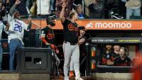 Alonso hits 300th HR to tie game in 9th, gets curtain call at Citi Field