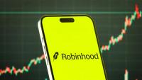 HOOD Stock Extends Slide Overnight: Ex-Employees Face Crypto Insider Trading Charges