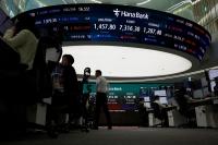 Asian markets make shaky gains ahead of Fed decision, oil slips