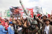 Yemeni military source says Houthis dug trenches and laid mines near Bab al-Mandab