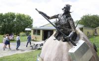 ‘He paddled his way home’: New Art in the Orchard statue pays tribute to late Dave Rothstein