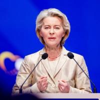 Social media: EU proposes ban for under-13s and restrictions for under-15s