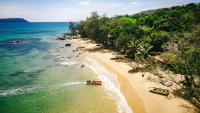 Tourists warned of robberies, drugged drinks and unrest at popular destination