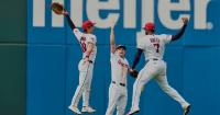 A late-season rally flips the AL Central race as Guardians edge ahead of White Sox