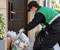 Chinese Trash-Disposal Services Take Off at 100 Yuan a Month