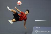 (Asiad) S. Korean player breezes through group stage as teqball makes debut