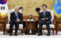 Lee Says Middle East Crisis Hinders Korea's Renewable Energy Shift