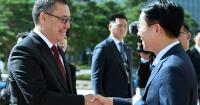 Sadyr Zhaparov meets with Speaker of National Assembly of Korea