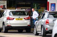 Bank of England Holds Interest Rate, Warns Middle East Conflict Is Heightening Inflation Risks