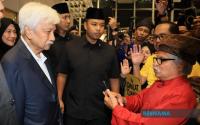 Tuanku Muhriz Expresses Gratitude To Supporters Upon Return At KLIA