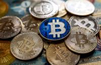 Bitcoin vs. gold: Which investment wins now