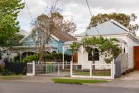 Same distance to the CBD, up to $1.62m cheaper: Melbourne's surprising suburb divide