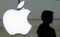 Apple Stands Out as AI Volatility Rattles U.S. Tech Stocks