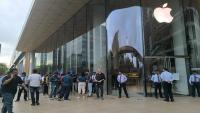 Crowds gather at Apple Stores in Mumbai, Delhi ahead of sales of iPhone 18 Pro, iPhone 18 Pro Max