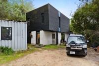 The $800k mystery house with no kitchen or walls