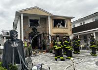 FDNY responds to report of house fire on Staten Island; 2 firefighters injured